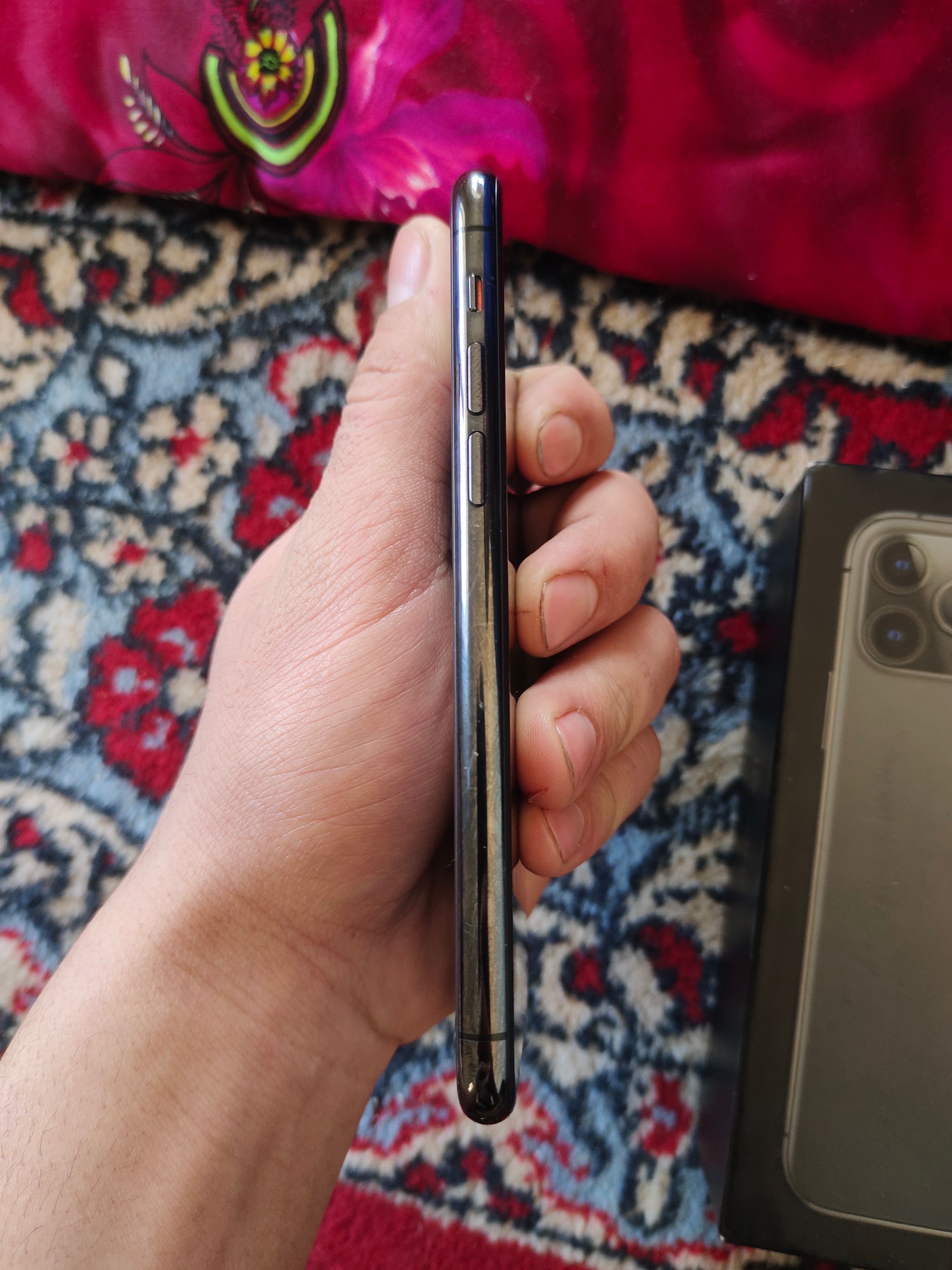 Apple 11 pro srochna sotiladi naxt