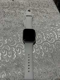 Продавам Apple watch 8 45mm