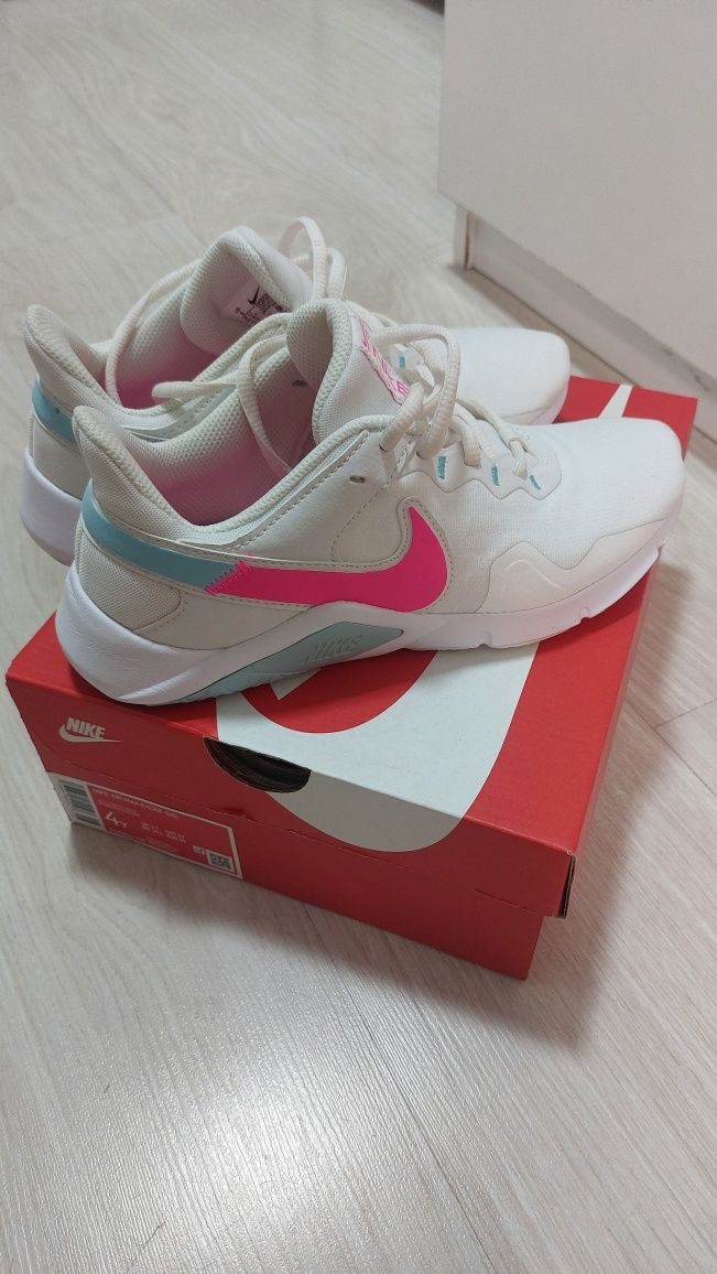 Дамски маратонки nike