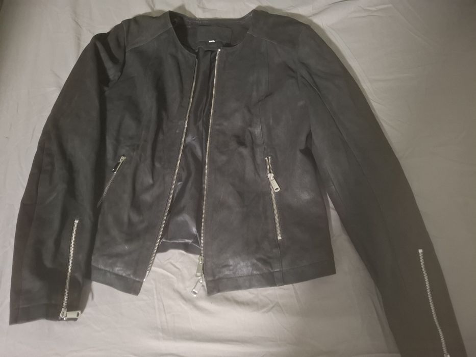 Продават се дамски якета