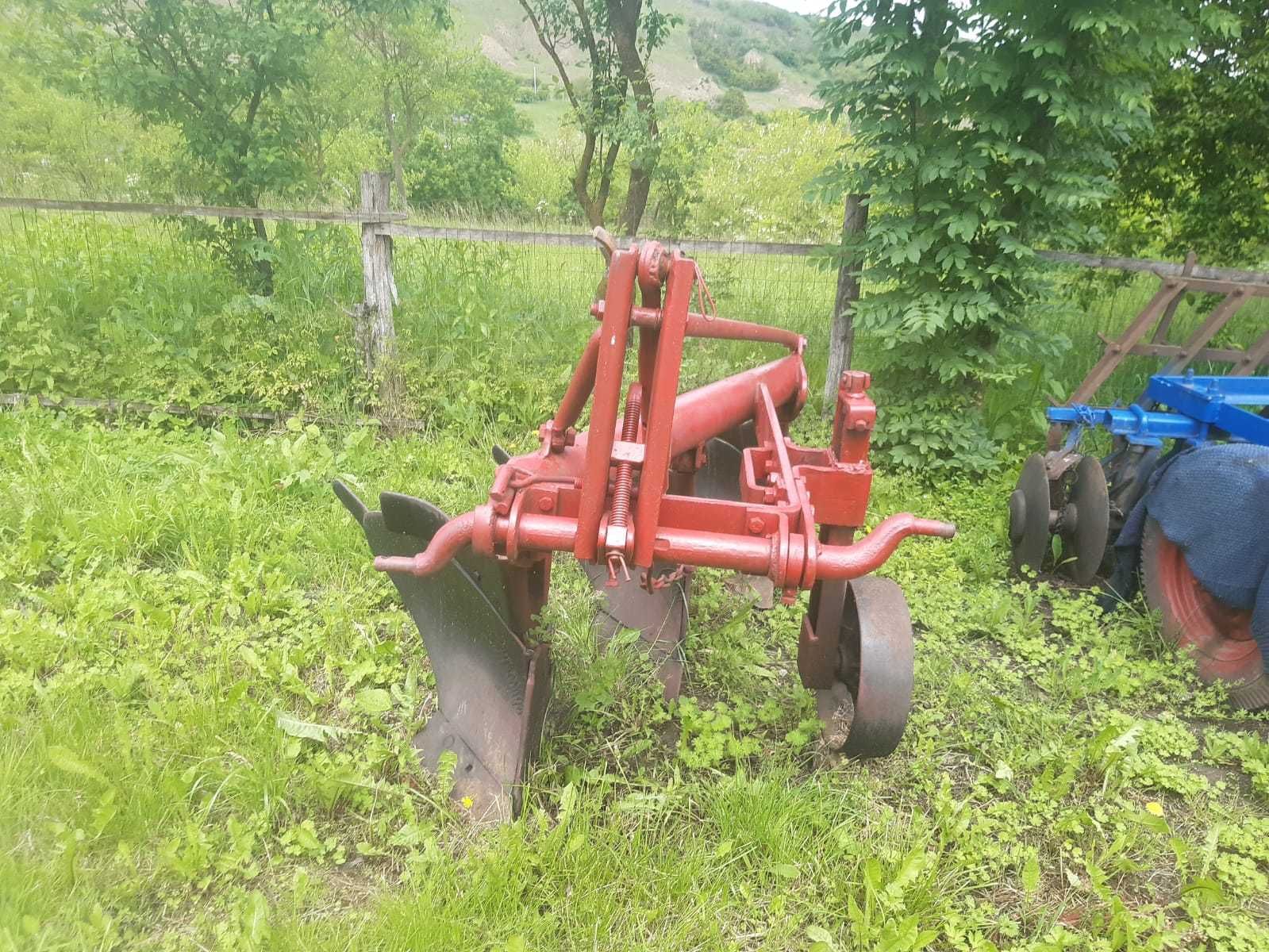 Vand tractor U650 cu disc si plug