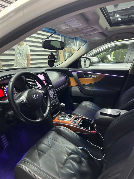 Lumini ambientale LED dedicate INFINITI