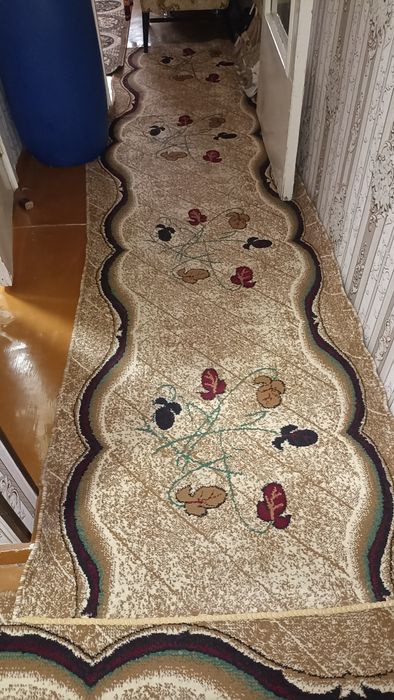 Продаются ковры один 4:120 другой 3.5:1 для кухни 3:1.50