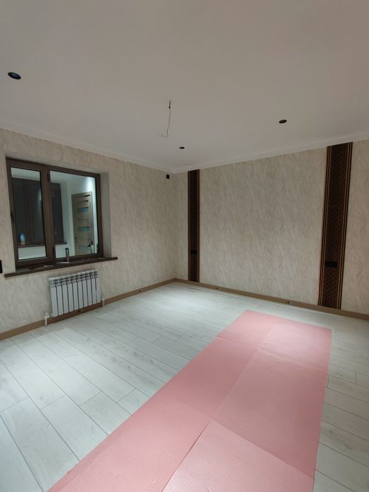 Просторный дом с участком 7 соток в центре Кибрая