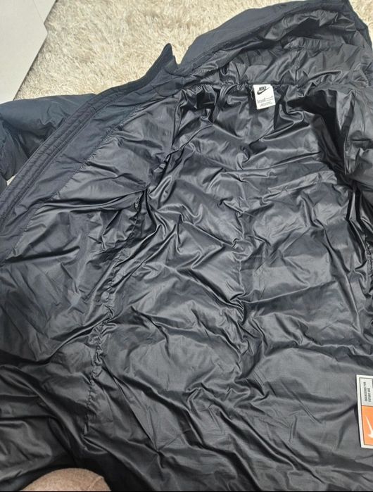 Geaca Nike neagra marimea copii S (128-134)