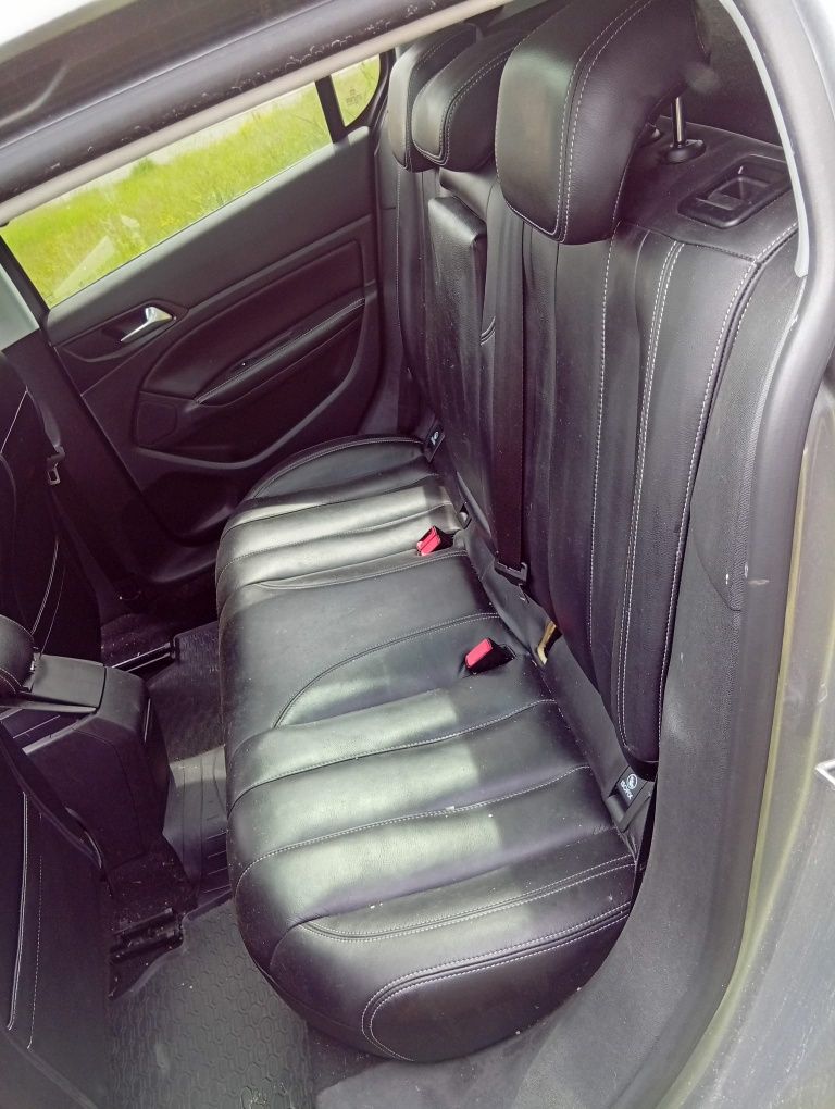 Peugeot 308 avariat