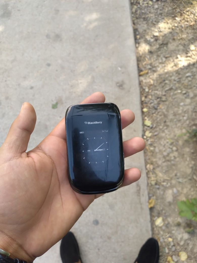 Blackberry 9670.