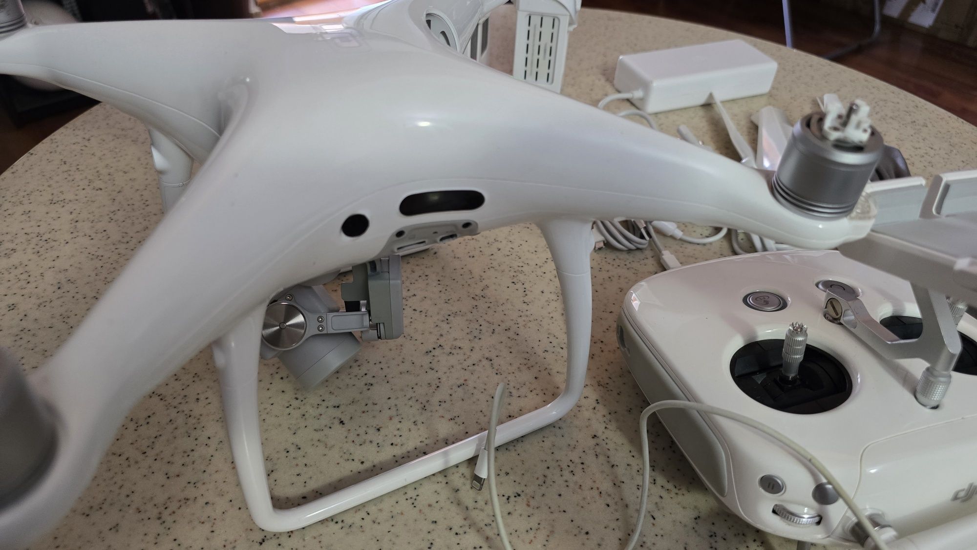 Drona Dji Phantom 4 Pro 4k cu 2 baterii cutie transport