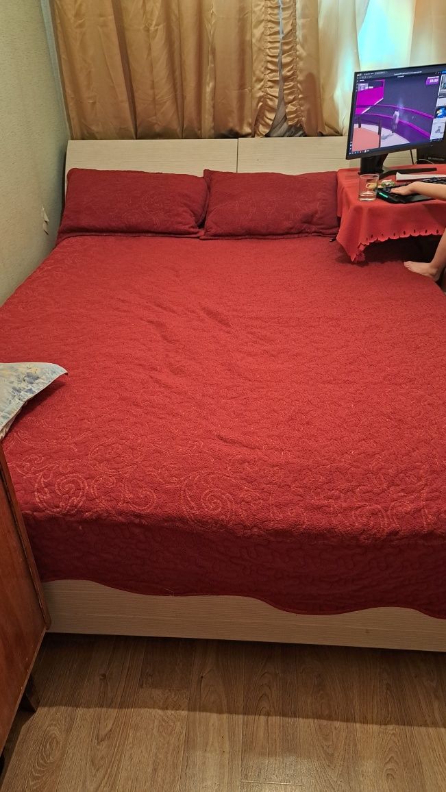 Двуспальная кровать 100000