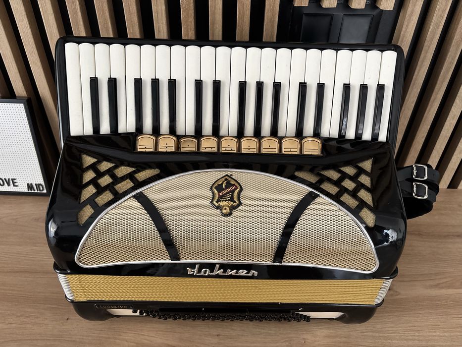 Acordeon Hohner Lucia 4p cu 96 de basi