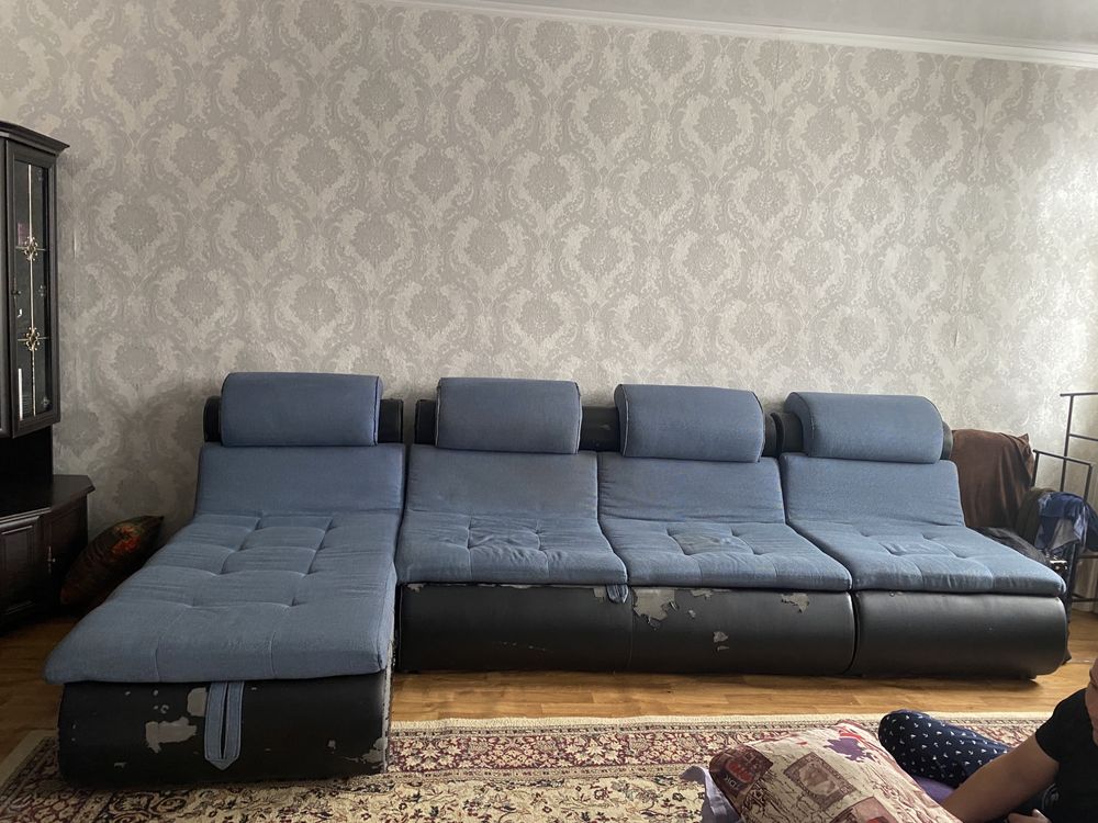 Продам срочно диван б/у но чистый