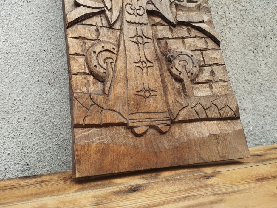 Дърворезба / Пано "Мома с кобилица "