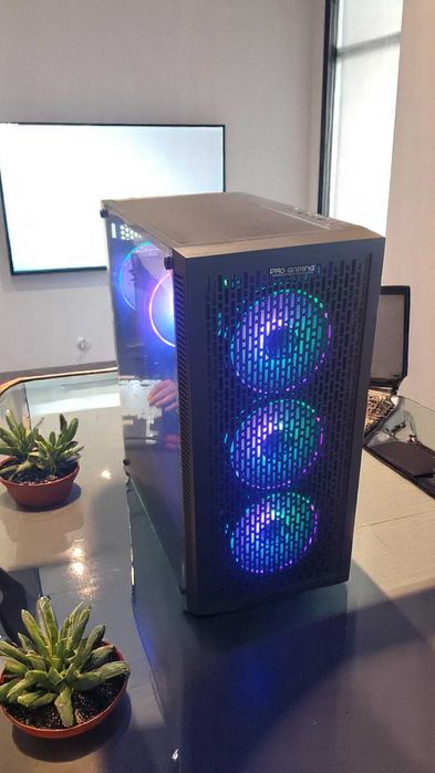 Calculator Gaming Hive i7 7700, 32GB DDR4, RX580 8GB, SSD 512Gb, 1TB