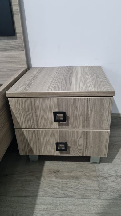 Pat dormitor 180x200 cu 2 noptiere