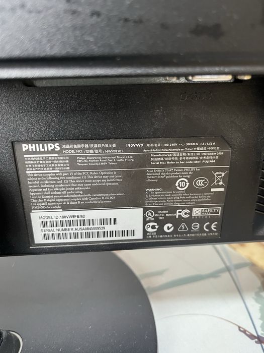 Монитор Philips 193V5L и Philips 190VW9