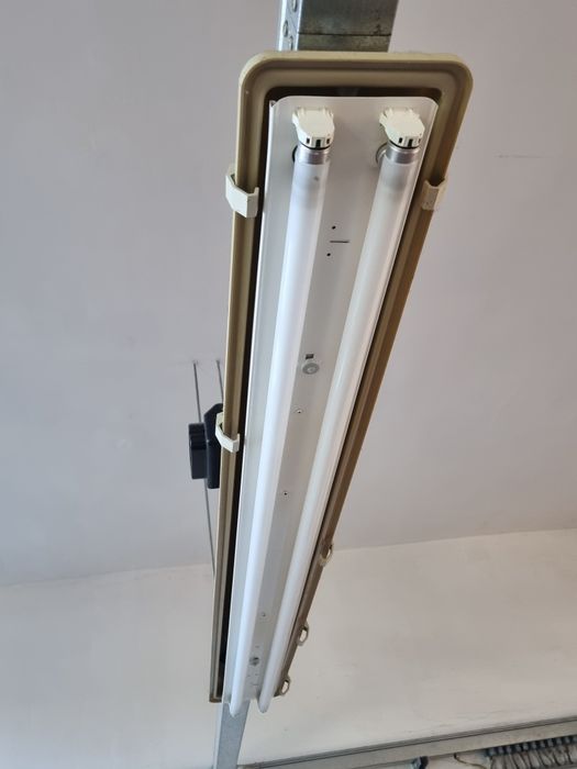 Луминисцентни осветителни тела различни видове и размери