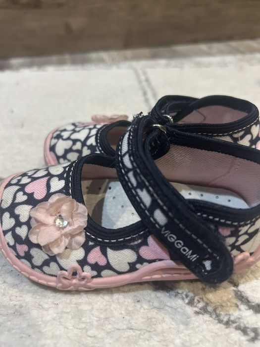 Три чифта пантофи 25 лв