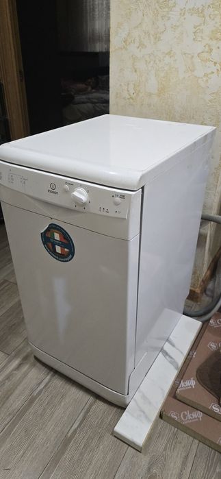 Посудомоечная машина б/у Indesit dsg 051