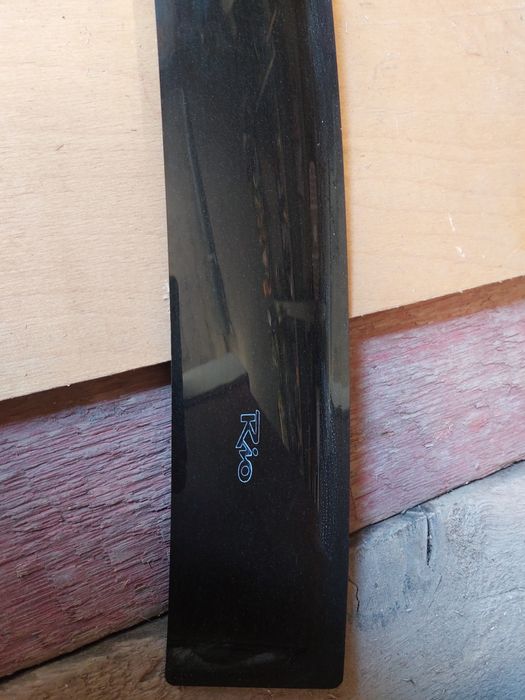 Продам ветровик на Кио Рио