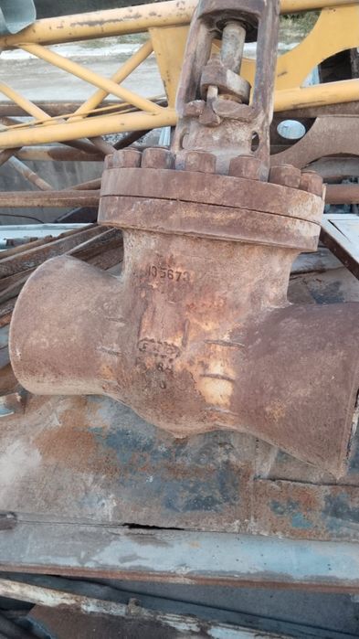 Продам задвижку  диаметр 300 / 64