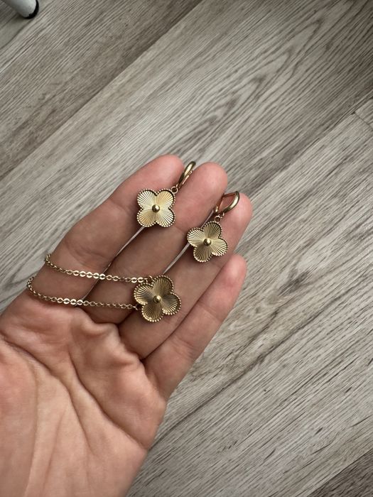 Продам золотые серьги и подвеску Van cleef