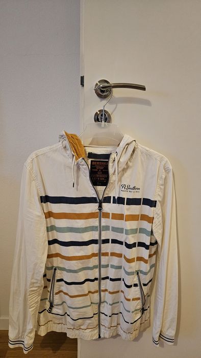 Geaca Bershka de primăvară