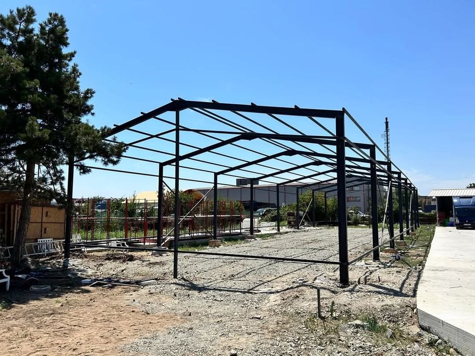 Vând structură metalică de 10m latime,35m lungime, 4m înălțime.
