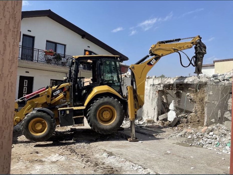 Inchiriem buldoexcvator cu picon