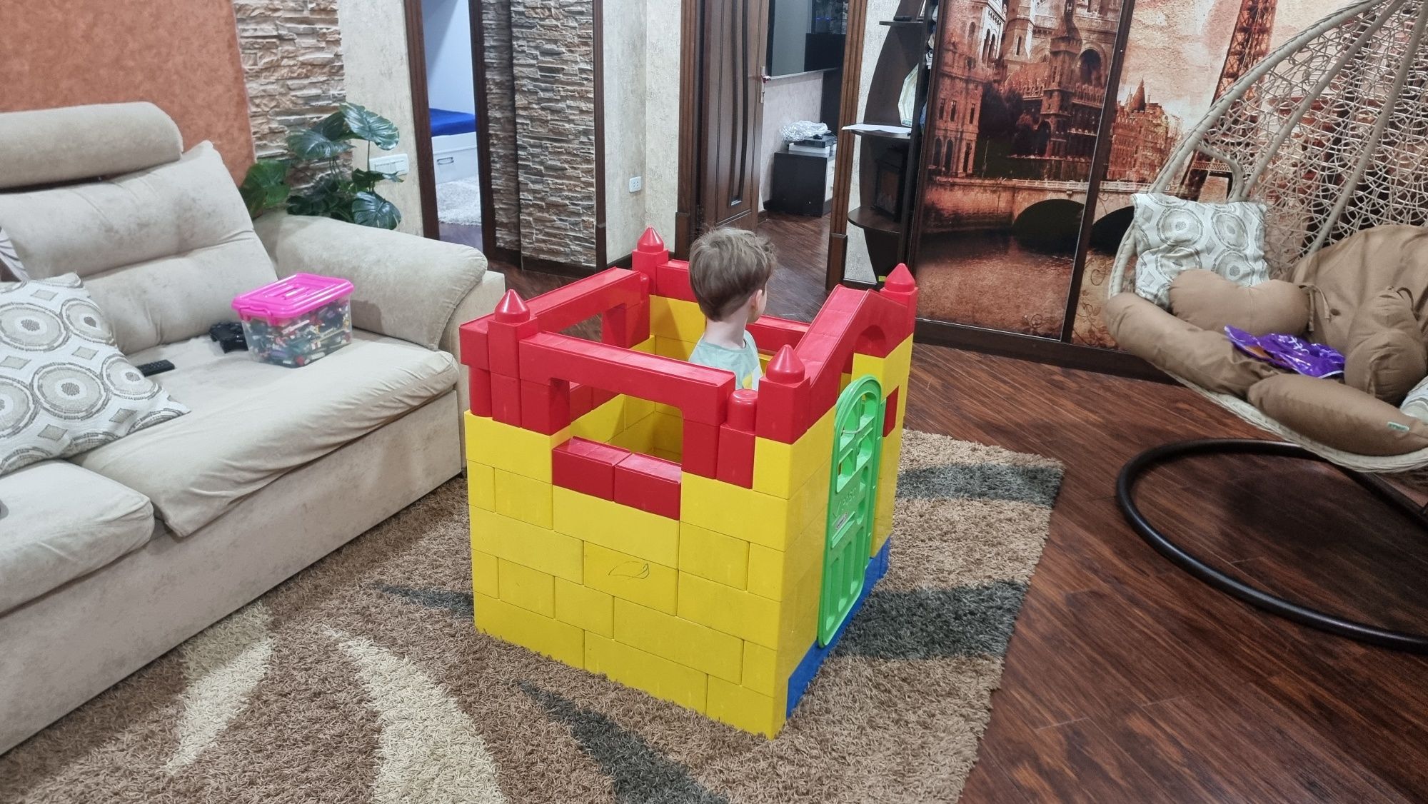 Продаётся домик из большого Лего, привезено из Кореи