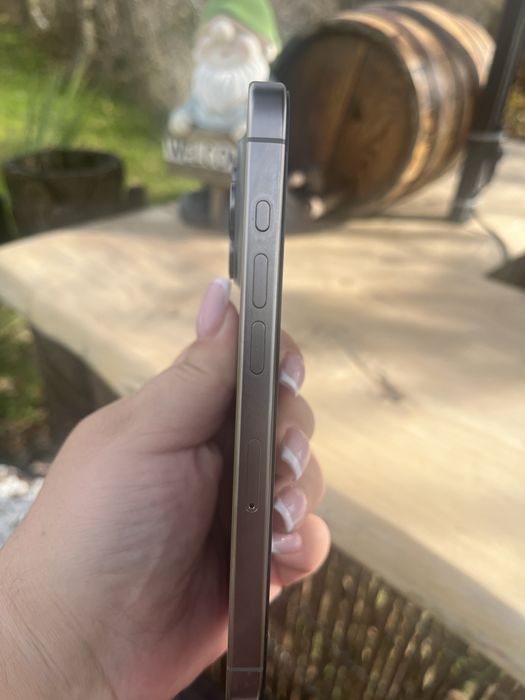 Продавам iphone 15pro