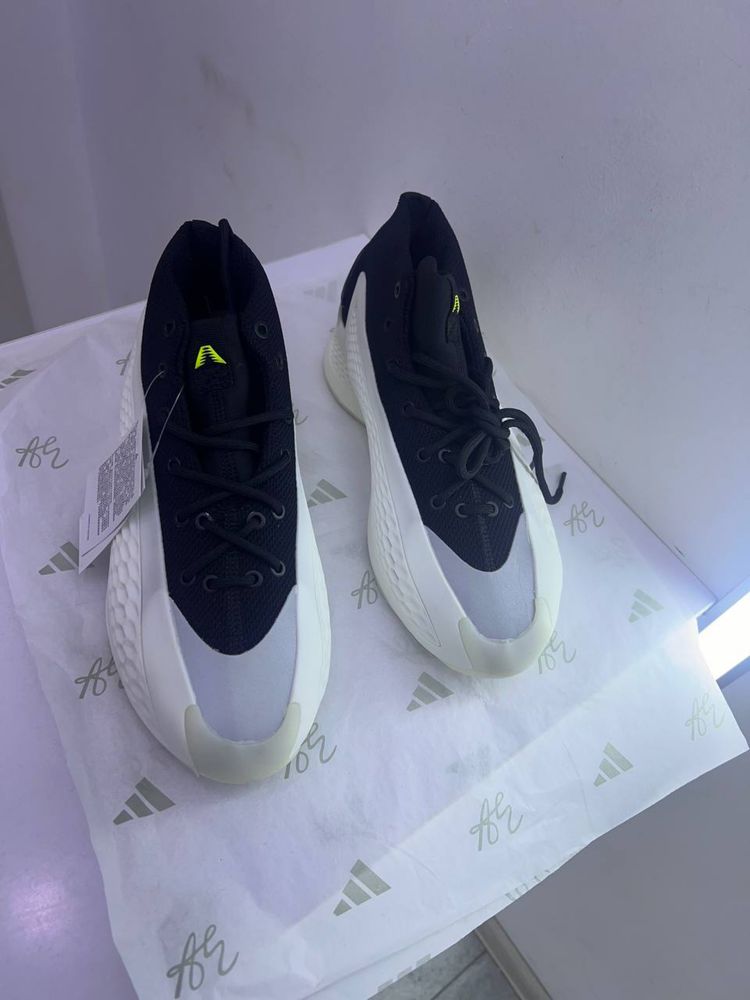 Баскетбольные кроссовки Adidas AE1