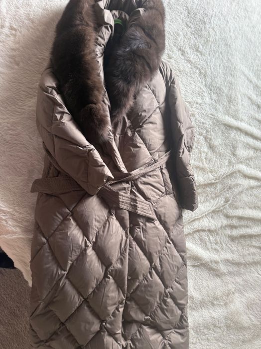 Зимняя куртка с капюшоном