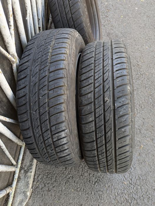 Vând roți complete de vara 185/65/15 Logan