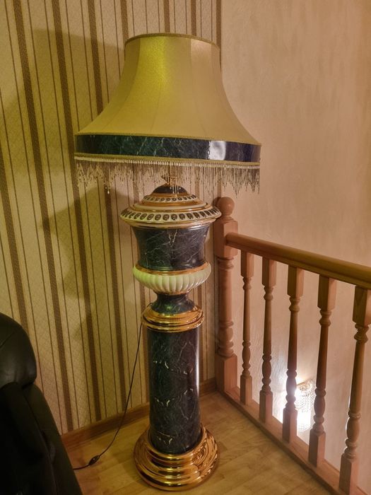 Продаю Торшер для гостиной