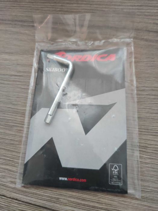 Продават се дамски ски обувки Nordica Sportmachine 85 W.