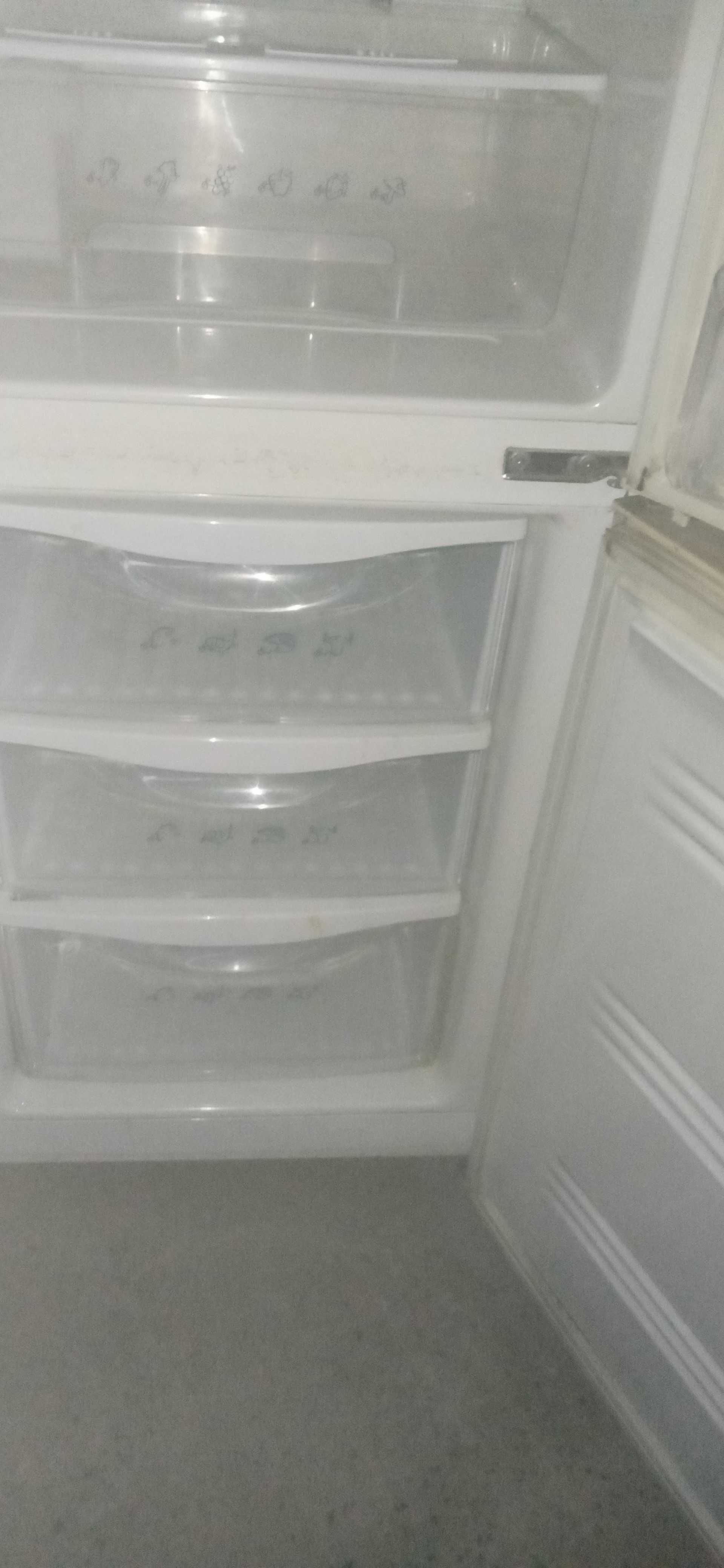 Продам холодильник марки Stinol и Samsung