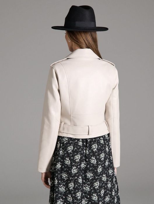 Бежово кожено яке Sinsay -ново с етикет