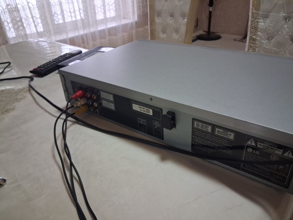 Видеомагнитофон LG