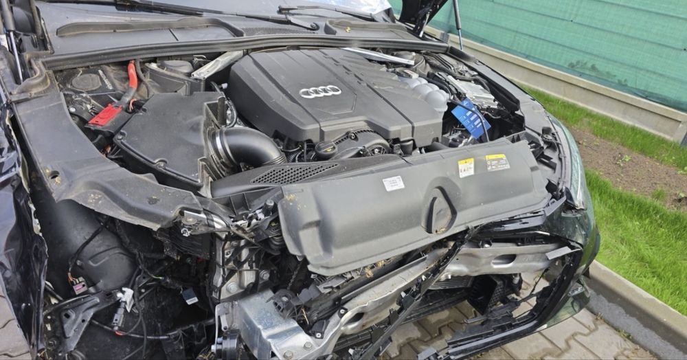 Audi A4 S line 2.0 TFSI Mild Hybrid 2024 avariat 25000 km