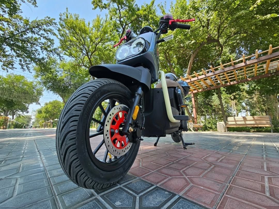 Skuter buroq Tezligi 60 ga chqadi klometr 60 yuradi Holati yaxshi