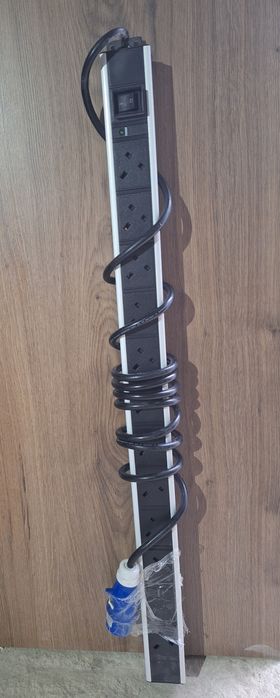 Prelungitor vertical PDU 12 prize, ștecher Anglia