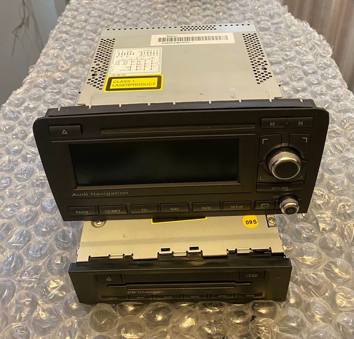 Navigatie MMI Plus Audi A3 8P ORIGINALA - Monocolor / Monocrom.