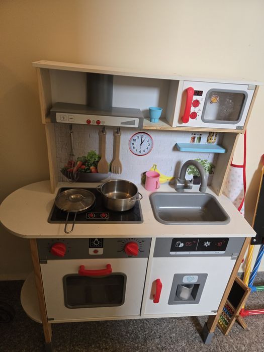 Детска дървена кухня