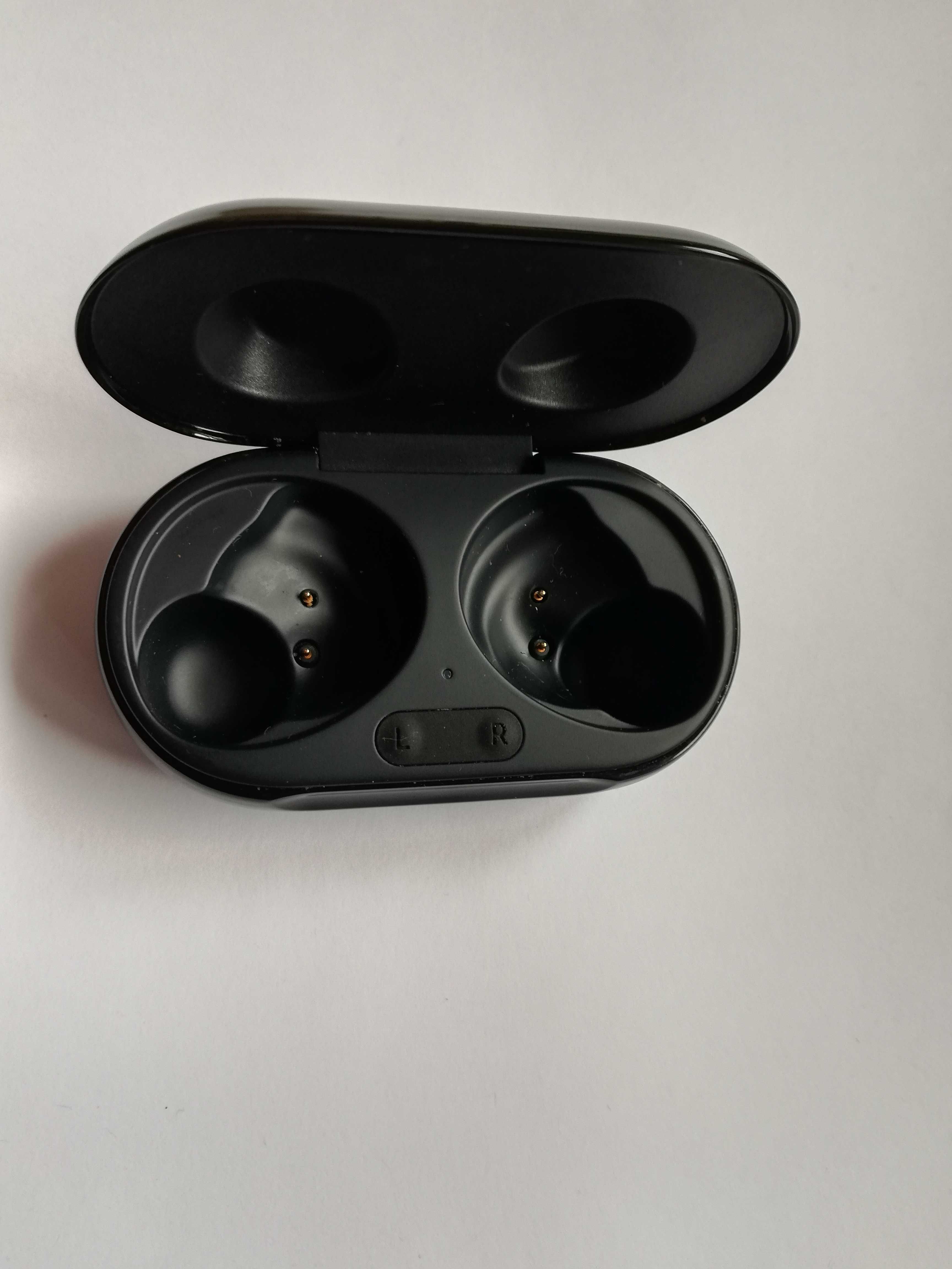 Samsung Galaxy Buds+ (SM-R175) зарядна кутия