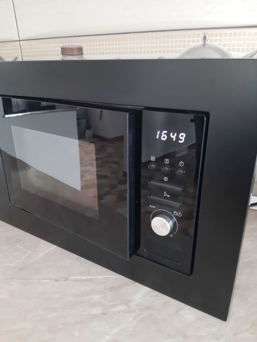 Cuptor cu microunde VÄRMD   Incorporabil NEGRU
