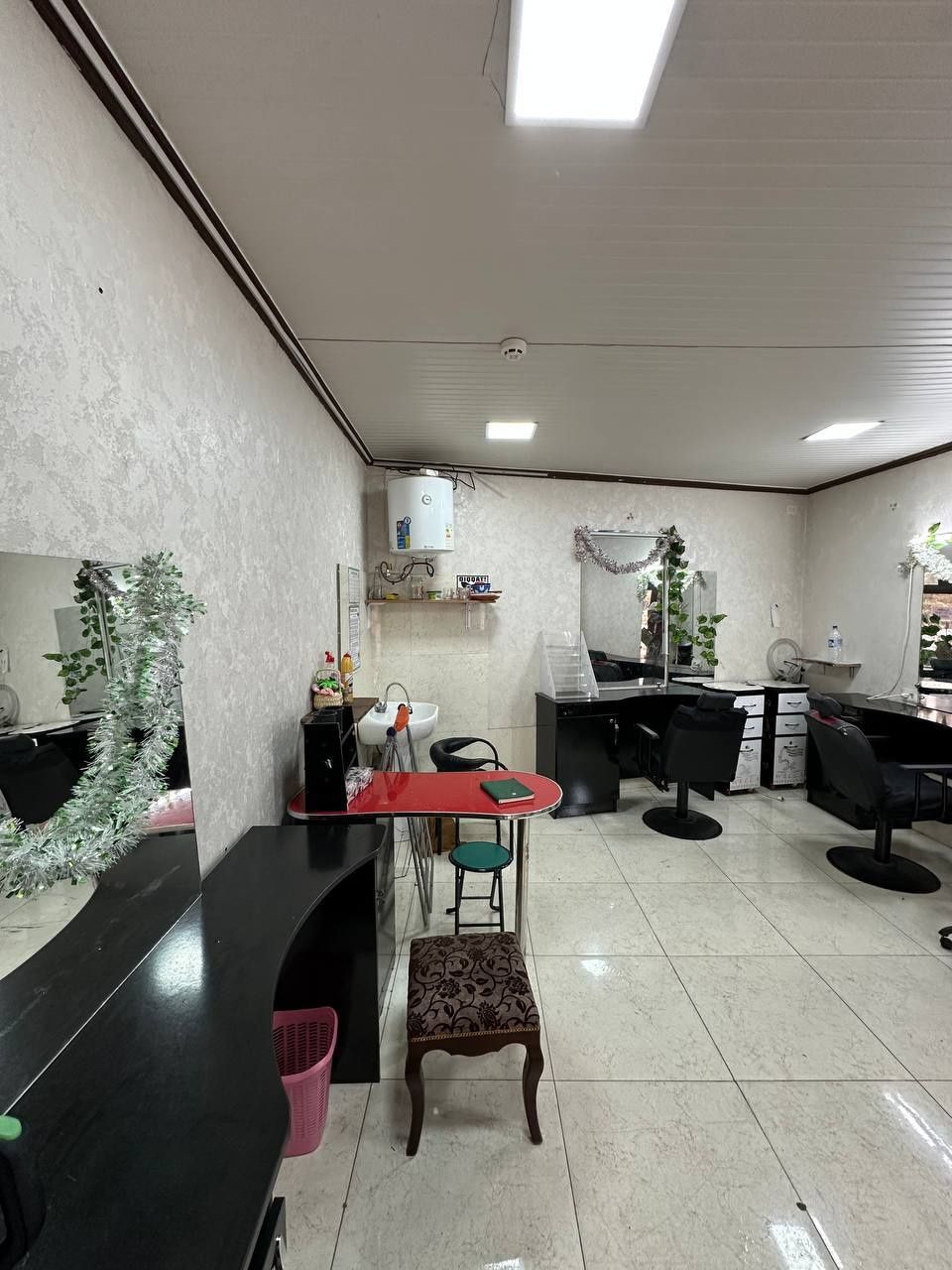 Salon jihozlari sotiladi srochno