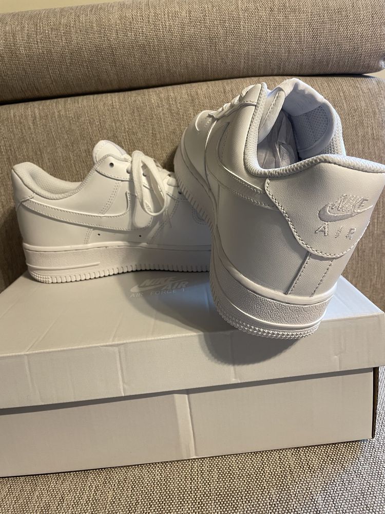 Nike Air Force 1 Triple White