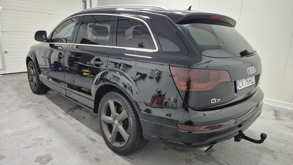 Audi Q7   S line