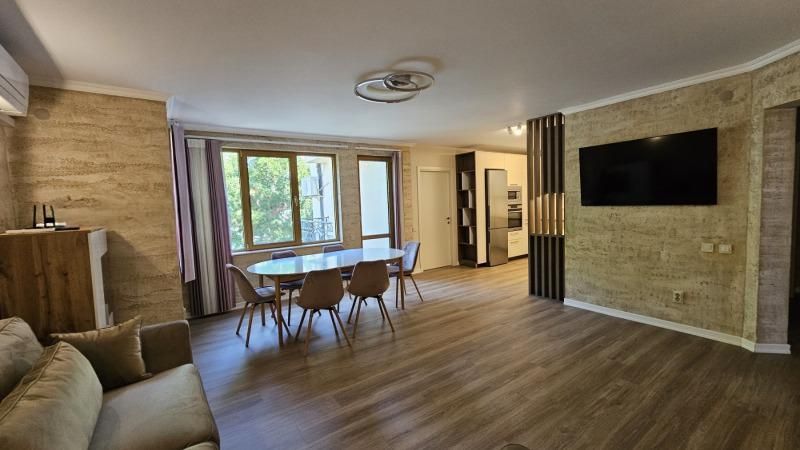 Дава се под наем Четиристаен апартамент в Пловдив, Кършияка - 174 кв.м за 1300 € - Снимка #1