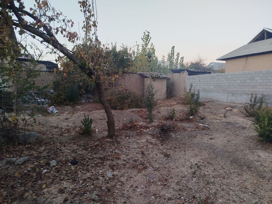 8 sutik yer sotiladi